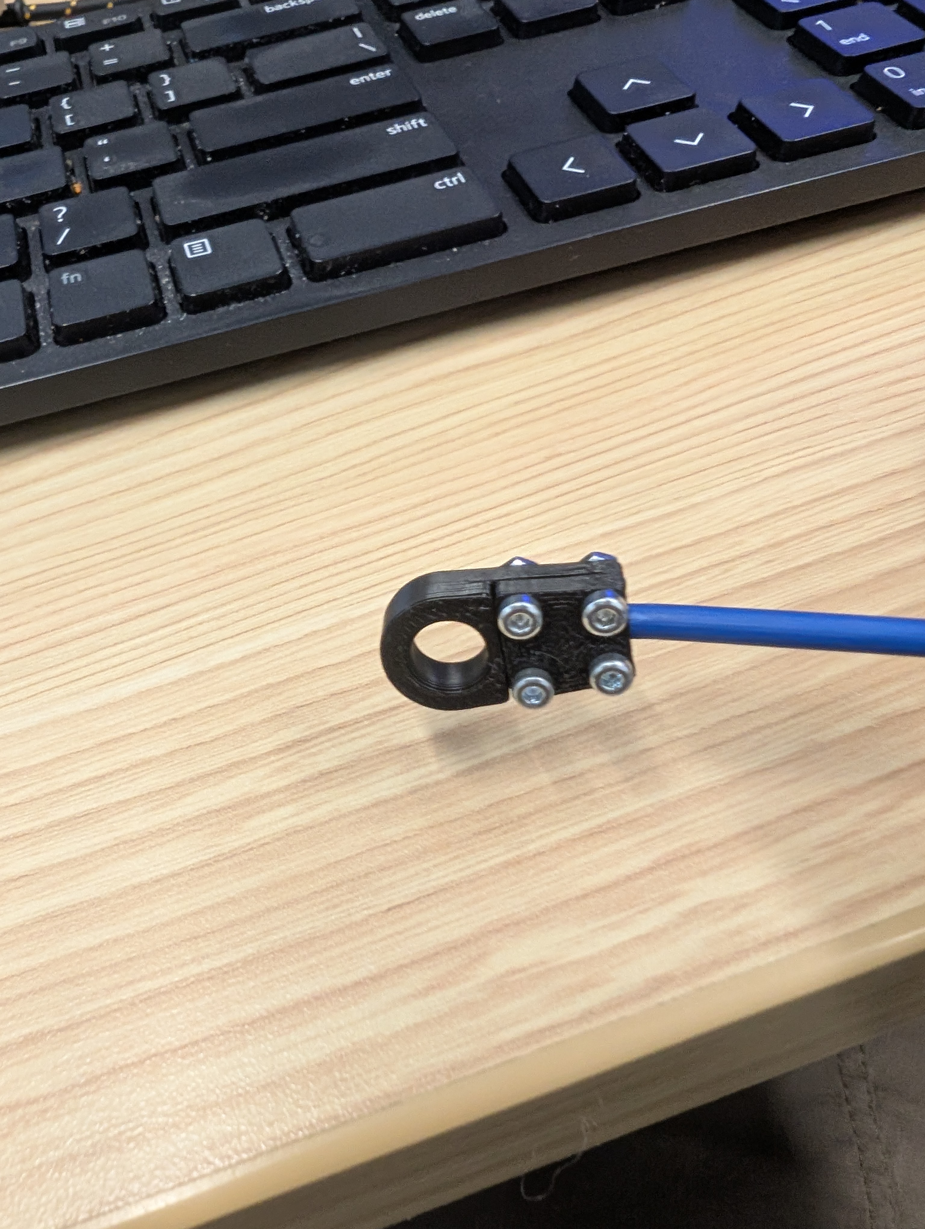 Little clamps for hanging the antenna
